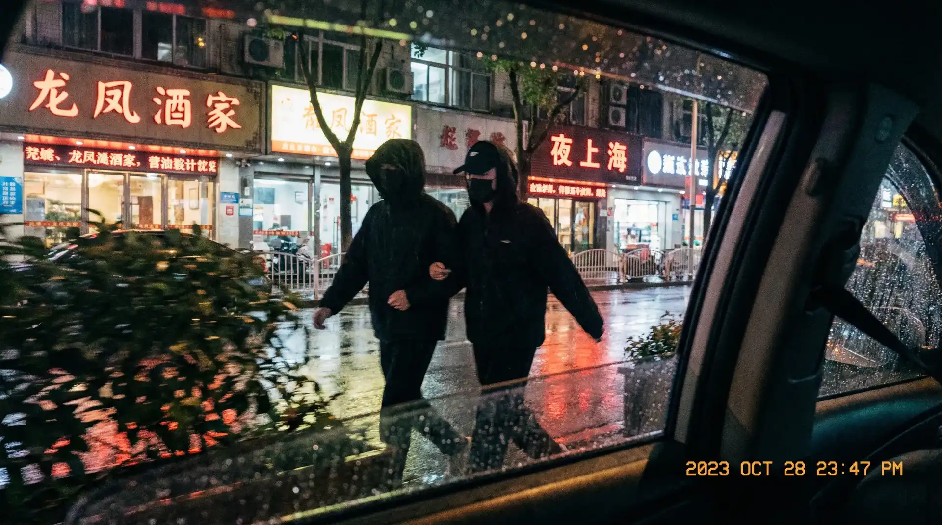 江南体育 官网 - 顶流明星深夜密会现场抓拍照片